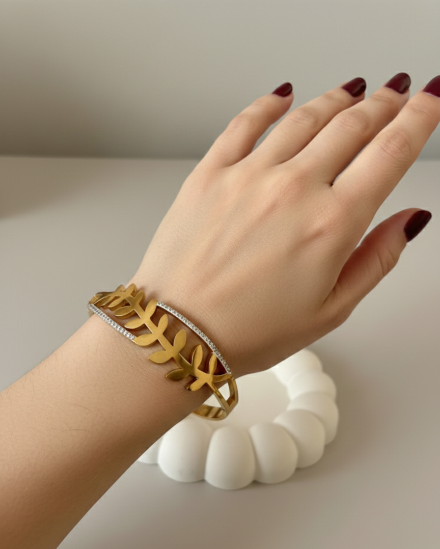 Royal Leaf Charm Bracelet